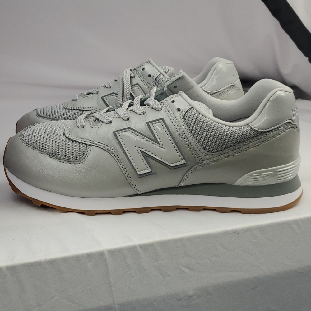 New Balance - Picture 3 of 5